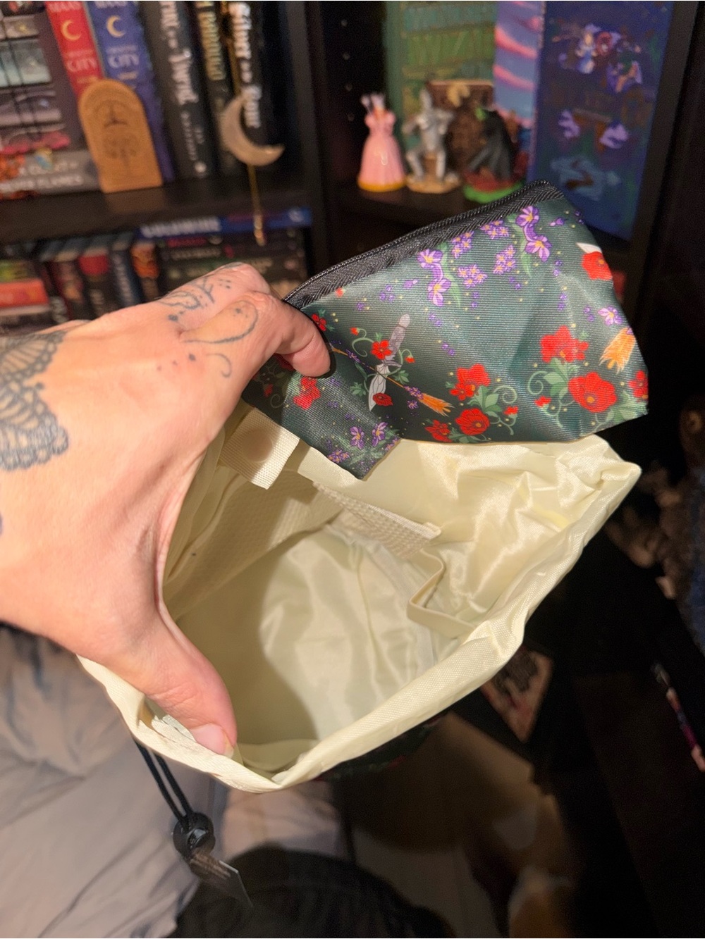 Drawstring Toiletry Bag Floral - Picture 3 of 7